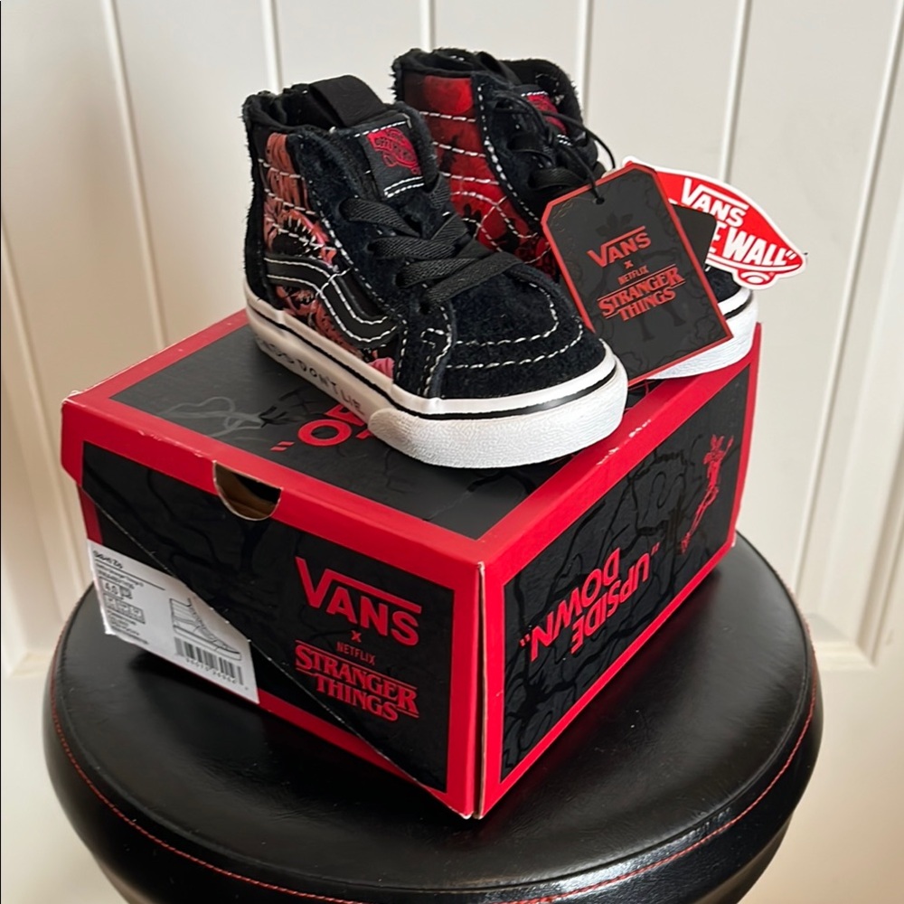 Vans x Stranger Things Sk8 Hi Sz 4 TD